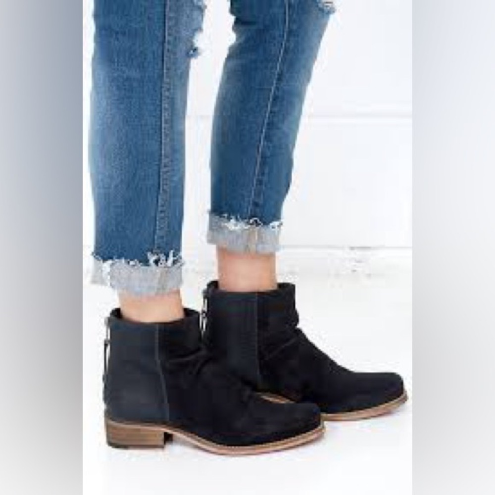 Seychelles navy blue suede square toe boots‎ size 9